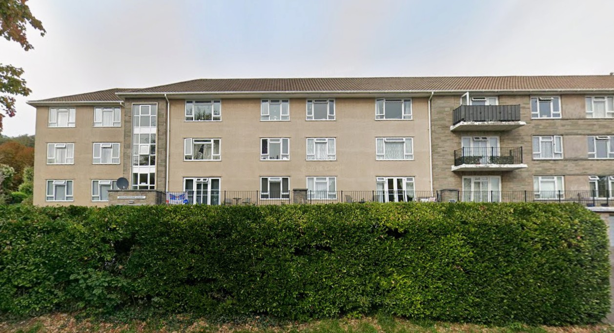 2 Bedroom Flat, Knightstone Court, Shrubbery Avenue